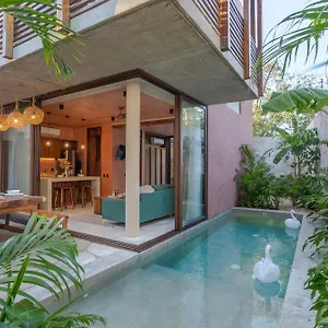 https://entorno-tulum-luxury-villas.quintano-roohotels.com